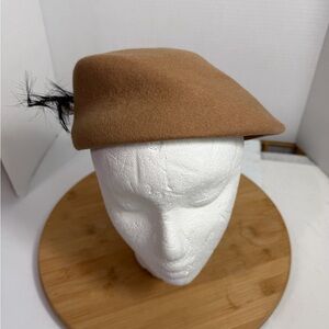 Vintage-style Doeskin Felt Beret hat with feathe detail